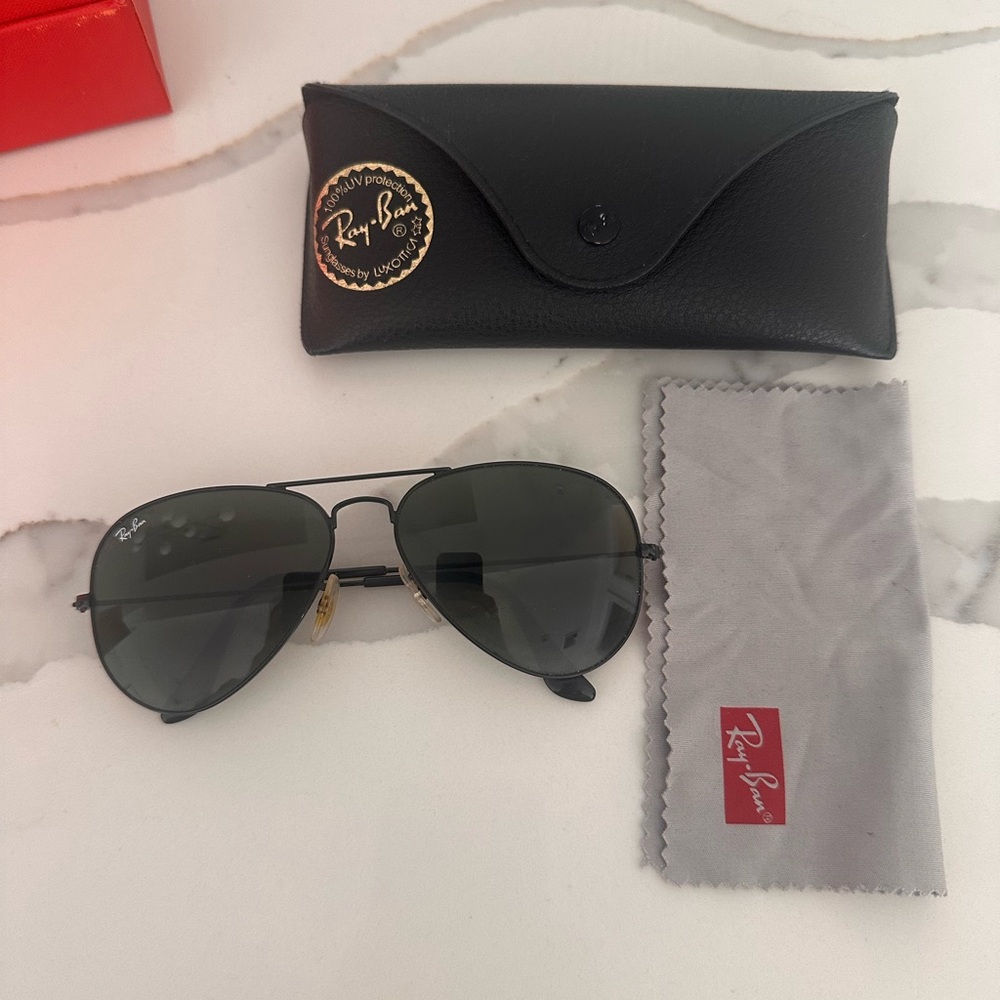 Ray-Ban Black Aviator Sunglasses with Case